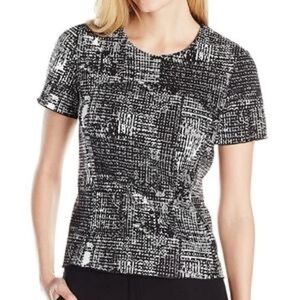 Vince Camuto Short Sleeve Back Zip Cityscape Scuba Tee Top